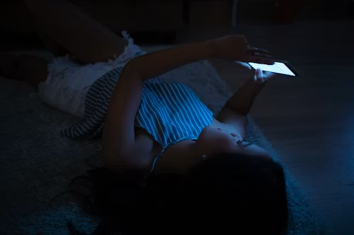 취침 전 스마트폰 내려놓기, 숙면 습관